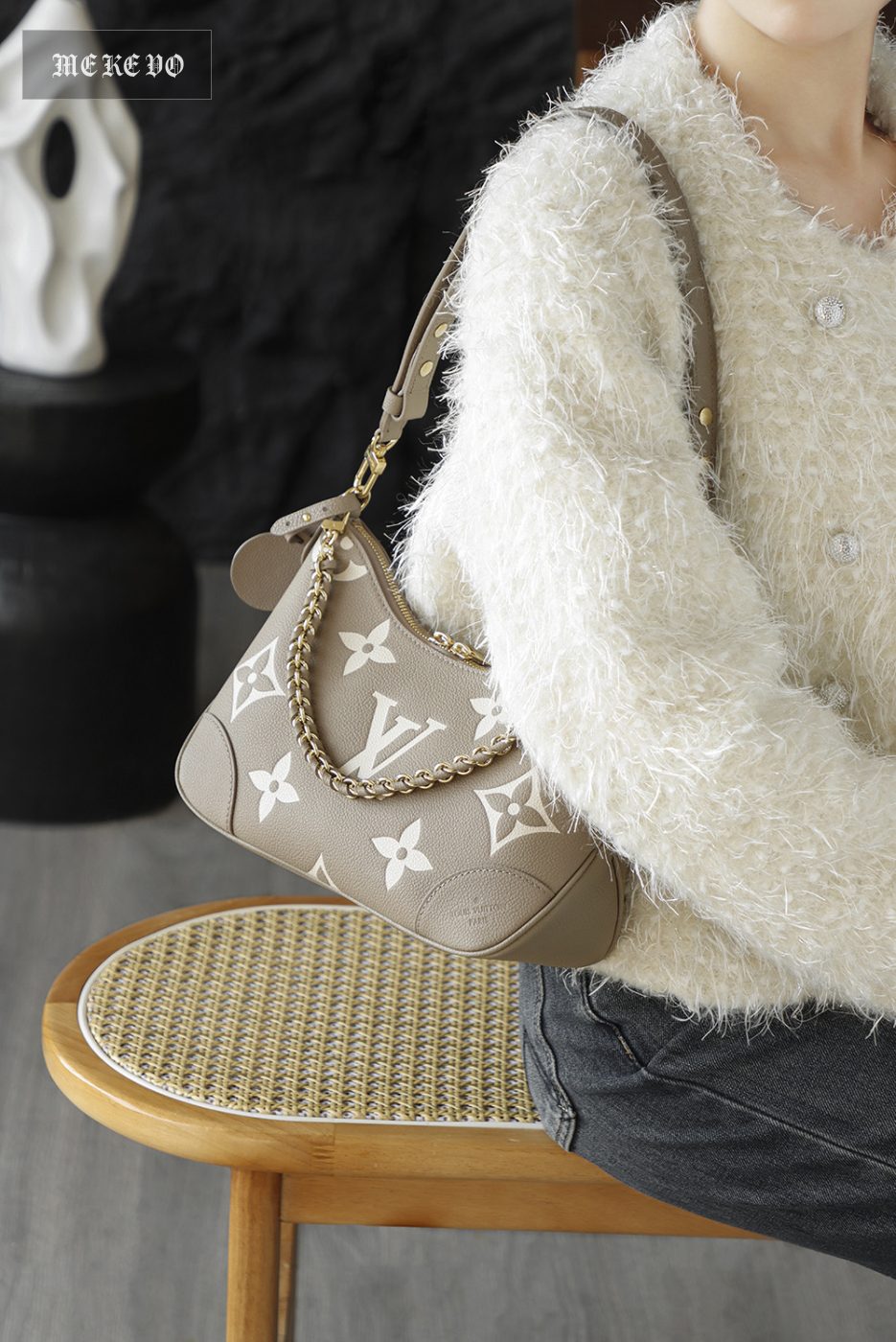 M13224 Elephant Grey brings a vintage charm that ages gracefully! The interplay of delicate texture and soft hues elevates the overall quality. The more you use it, the more character it gains—a true timeless treasure that stays stylish for years!