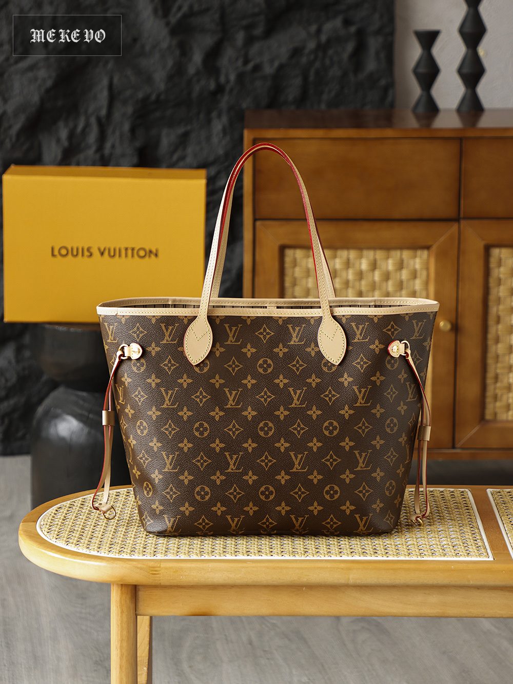 Louis Vuitton Neverfull MM Tote Bag - Iconic Everyday Luxury